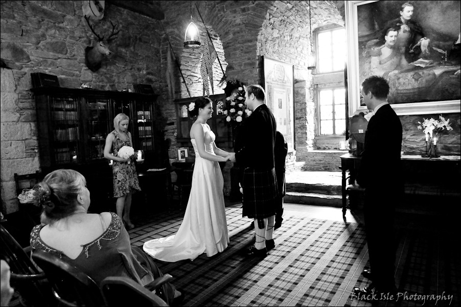 Wedding photography ar Eilean Donan Castle, Highlands, Scotland-10
