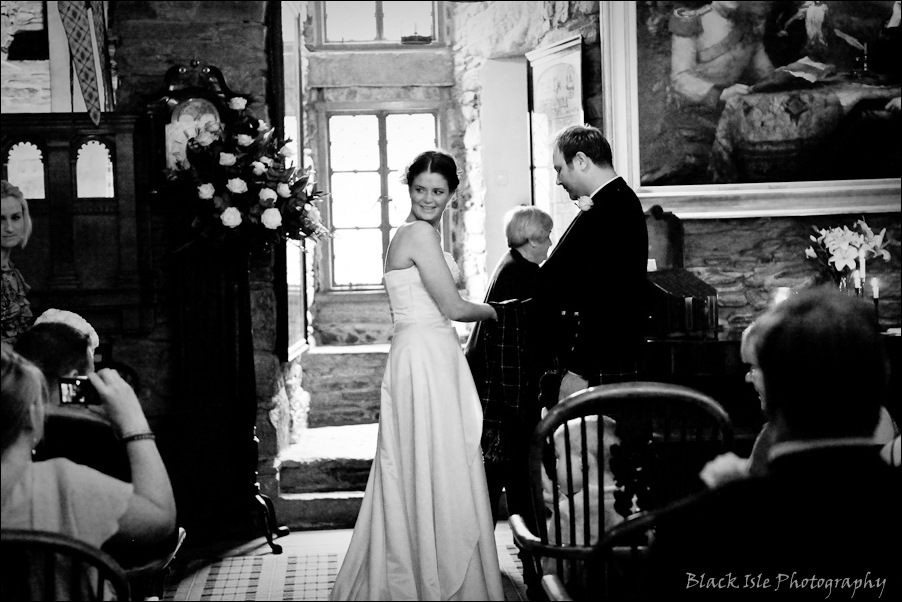 Wedding photography ar Eilean Donan Castle, Highlands, Scotland-11