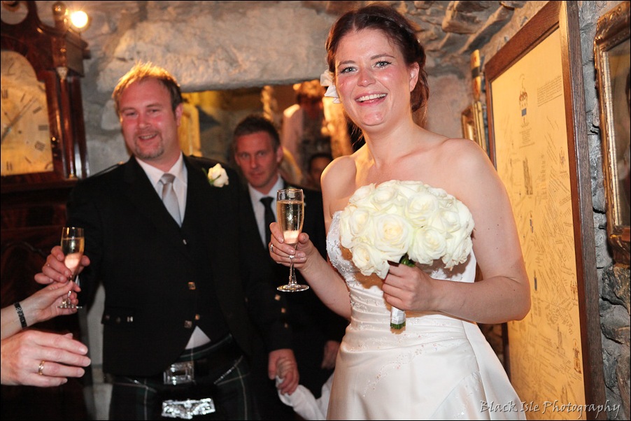 Wedding photography ar Eilean Donan Castle, Highlands, Scotland-12