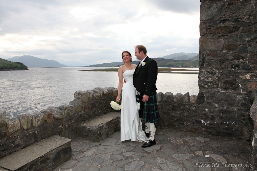 Wedding photography ar Eilean Donan Castle, Highlands, Scotland-14