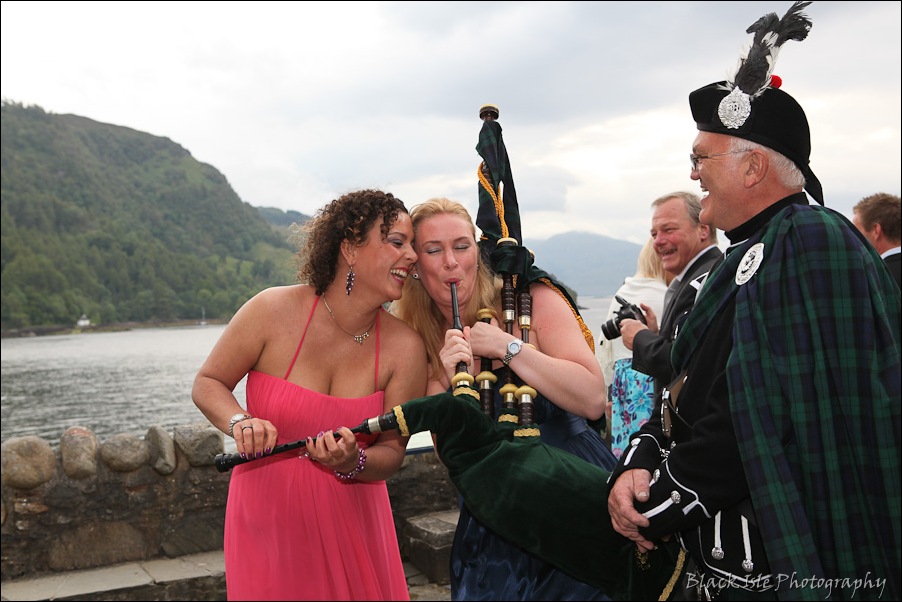 Wedding photography ar Eilean Donan Castle, Highlands, Scotland-17