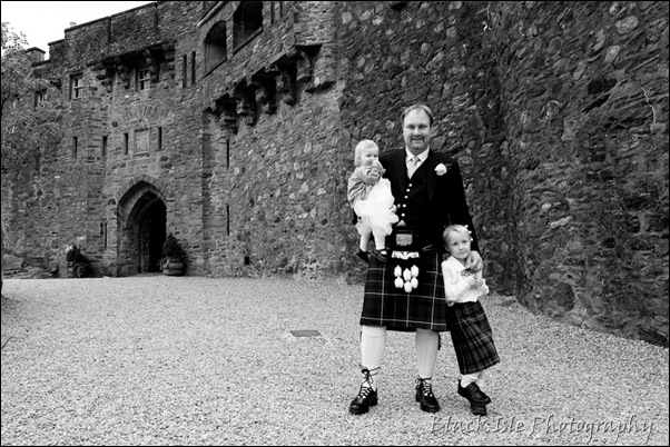 Wedding photography ar Eilean Donan Castle, Highlands, Scotland-2