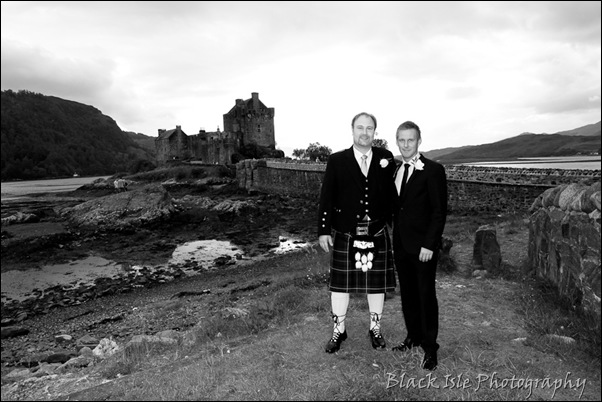 Wedding photography ar Eilean Donan Castle, Highlands, Scotland-3