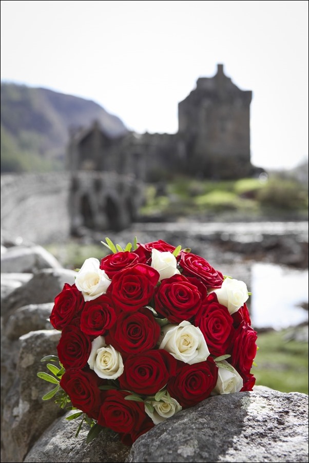 wedding photographs of Eilean Donan Castle -4934