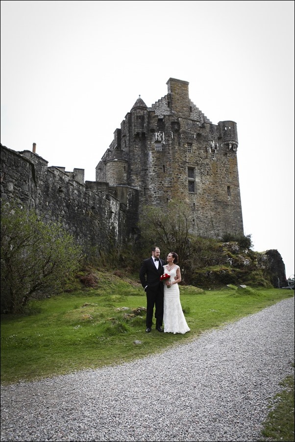 wedding photographs of Eilean Donan Castle -5017