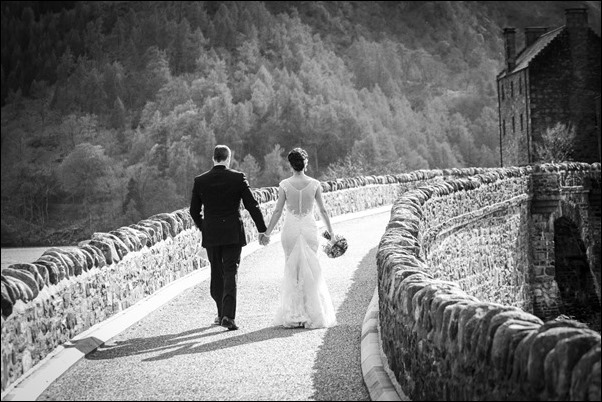 wedding photographs of Eilean Donan Castle -9723-2